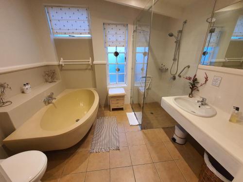 Garden Cottage image 7