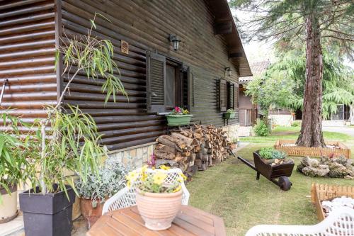 TETOS Wooden House in 카타피기온