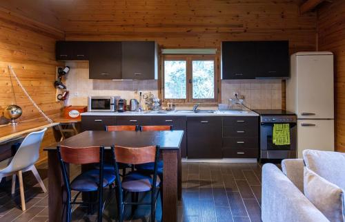 TETOS Wooden House in 카타피기온