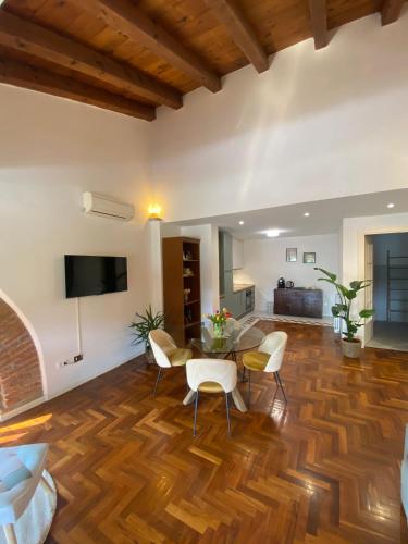 VECIO FIENIL - tranquillità e confort, vicino al centro con parcheggio gratuito, Werona (zdjęcie 2)