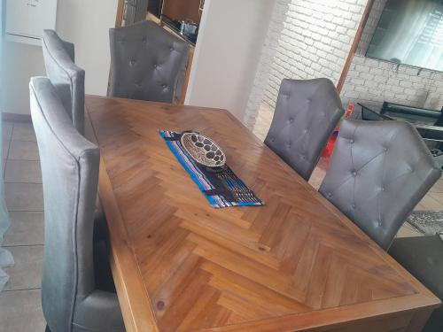 TANS - 1 bedroom luxury & cosy home walking distance to Doringkloof Mall, Centurion (photo 7)