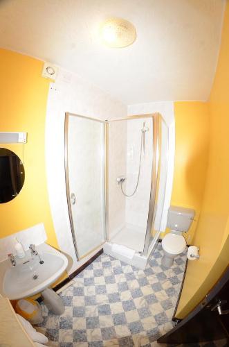 Bathroom, Achilty Guest House in Strathpeffer