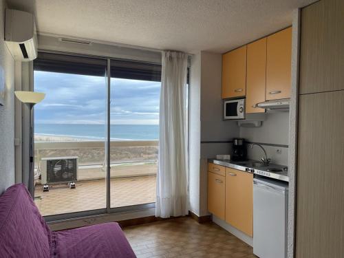 Studio with Sea View image 7