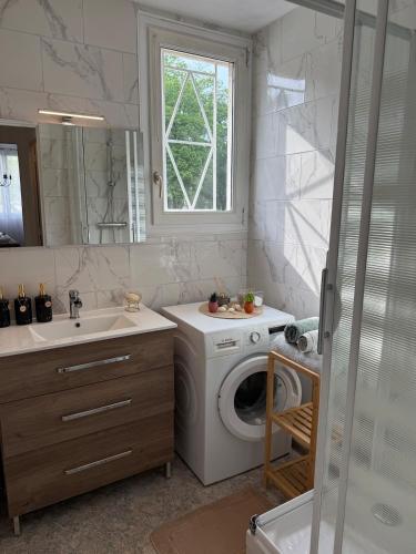 Bathroom, Beautiful and modern apartment close to Paris in Villeneuve-la-Garenne