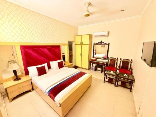 New Pakeeza Hotel – Lahore, WI