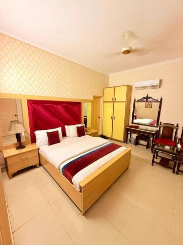 New Pakeeza Hotel – Lahore, WI