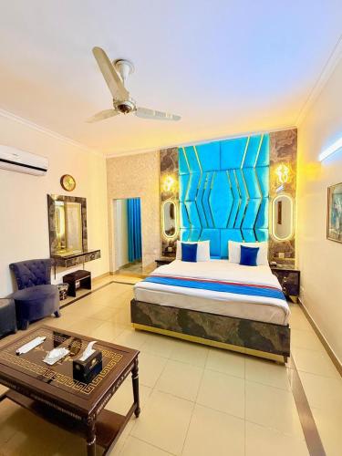 New Pakeeza Hotel – Lahore, WI