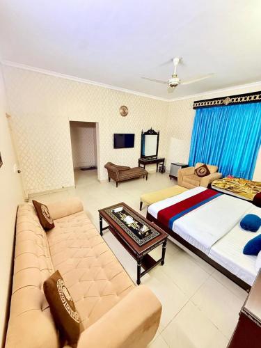 New Pakeeza Hotel – Lahore, WI
