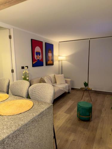 Cómodo y amplio depa con estacionamiento