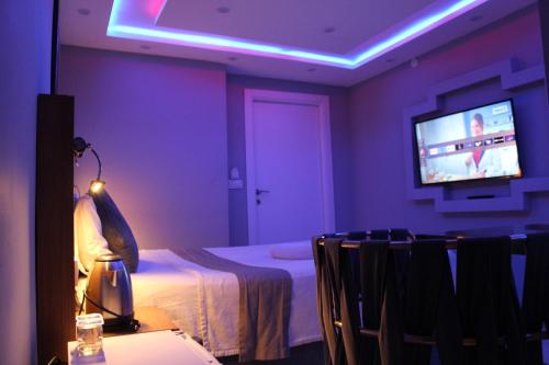 Economy Double Room image 10