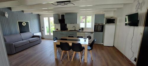 Gite Rive Charente Le Bateau gîte à louer Champdolent