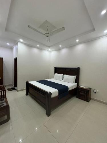 The Lodge Inn - image 3