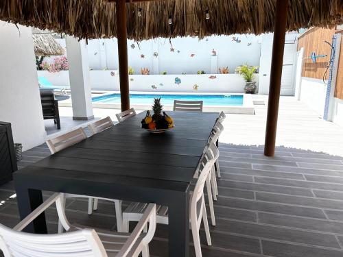 Caribbean Breeze-4 bedroom 4 ensuite bathrooms in Meiveld