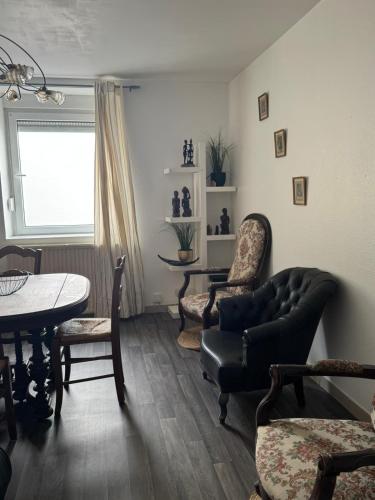 에피날 200 m centre ville maison mitoyenne avec place de parking gratuite 4성급 싱글룸 스위트룸