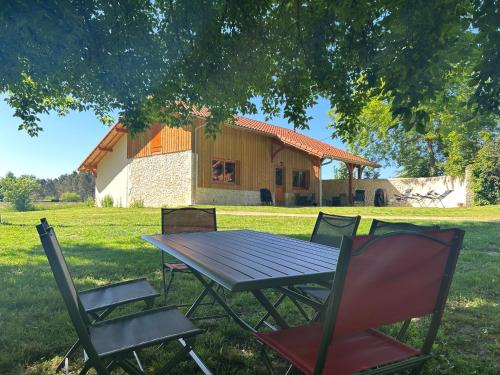 Location La Grange de Routgé - 4 étoiles (Location La Grange de Routge - 4 etoiles) in Roquefort