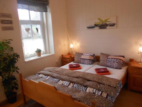 1 double bed, 1 twin bed