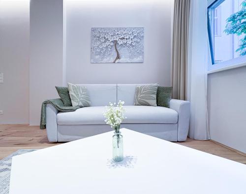 2 BDR - Apartment Magnificence, in Vienna's City Center, Vienna (photo 3)