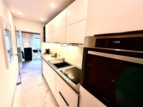 廚房, HIDEAWAYandSPA Villa St Nikolaus in 大羅塞爾恩