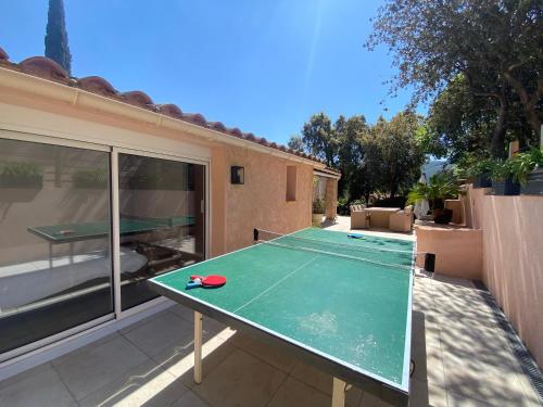 Sport und Aktivitäten, Maison de vacances vue sur les vignes, piscine, trampoline, ping pong et pétanque (Maison de vacances vue sur les vignes, piscine, trampoline, ping pong et petanque) in Cogolin