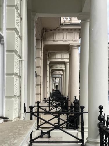 Awesome 3 bedroom Bayswater-Notting Hill very central flat with balcony beside Hyde Park and Kensington Palace Gardens - main image