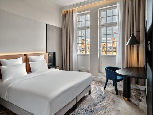 Junior King Suite with Sofa Bed
