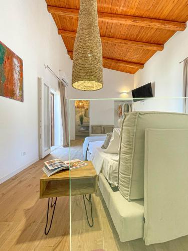 Deluxe Triple Room with Sea View image 10
