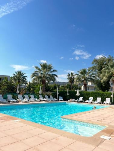 Luxury 3 pièce Garden Apartment in Cannes Marina - Location saisonnière - Mandelieu-la-Napoule