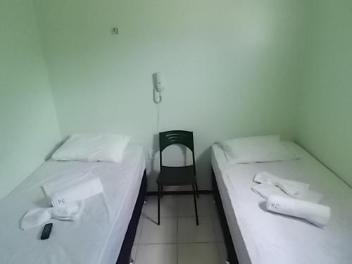 2 twin beds