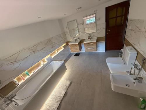 Vannas istaba, Quiet Getaway Near Tarnow in Rzuchowa