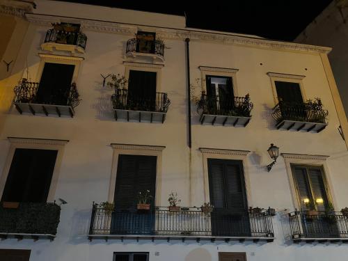 Palazzo dei Duchi D'Amico - Apartment -