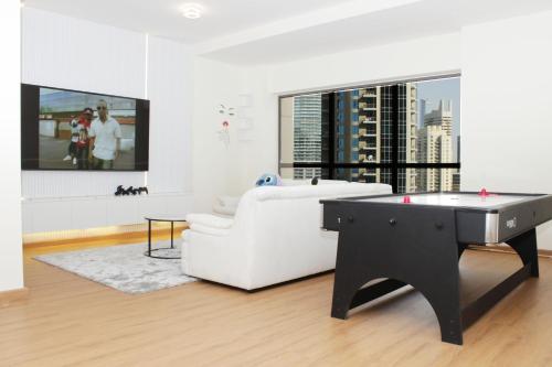 Emirat Premium DxB in Madinat Zayid