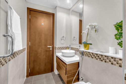 Wonderful One Bedroom Aparthotel Downtown, Дубай (фото 6)