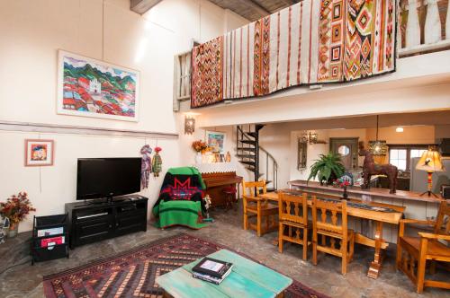 Inger Jirby Gallery & Guest Houses Taos (NM)