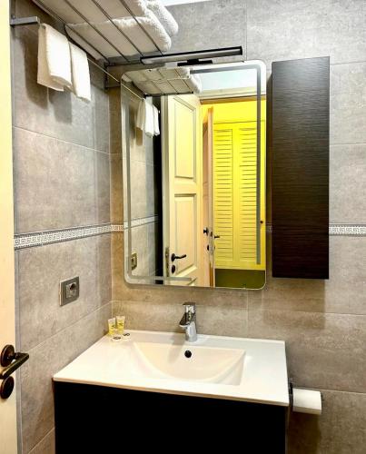 Luxury 1932 – Himarë, CA