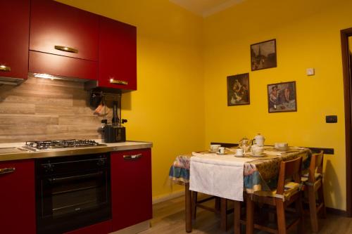 virtuve, A Casa Nostra in Massa E Cozzile
