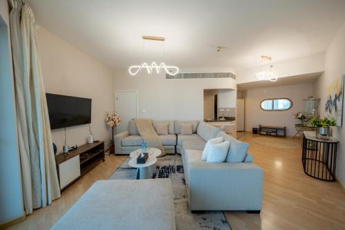 Homes & Beyond l 2BR in the Heart of Dubai Marina, Dubai