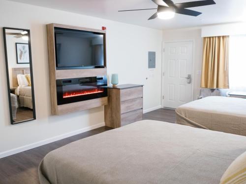 Deluxe Queen Room with Two Queen Beds
