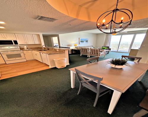 Gorgeous 2 BR Master Jacuzzi Suite Ocean Walk Vacation Condo 2432 in Daytona Beach, USA