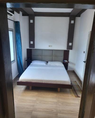 1 queen bed