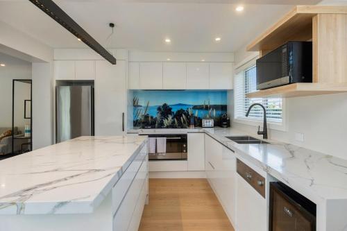 Modern 2 Bedroom City Fringe Apartment in 奧拉基