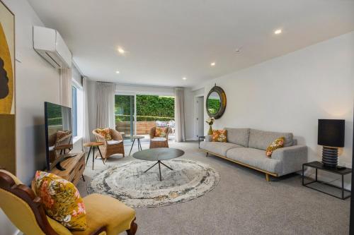 Modern 2 Bedroom City Fringe Apartment in 奧拉基