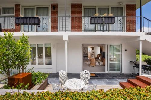 Modern 2 Bedroom City Fringe Apartment in 奧拉基