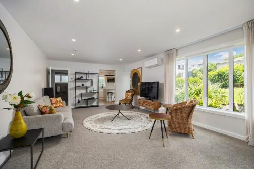 Modern 2 Bedroom City Fringe Apartment in 奧拉基