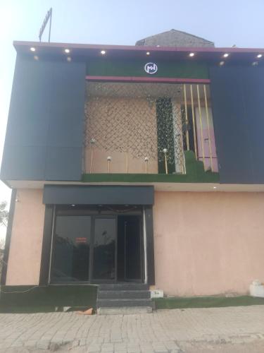 Hotel maatrika and banquet - Wadgaon