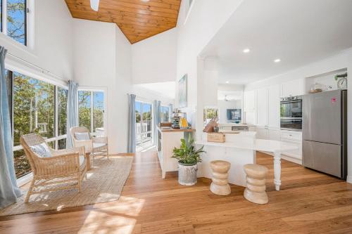 Salt Spray - Multi Room - 1, 2 or 4 bedrooms available in Dunbogan