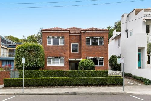 Balmoral beauty - Elevated living on the esplanade BALO1 - Tap to explore photos