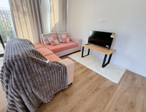 Close to New Lynn train station 3 bedroom townhouse, Auckland (photo 4)