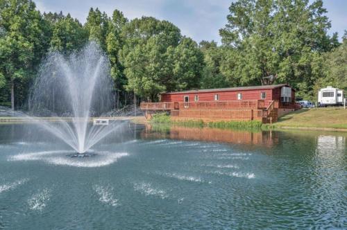 Modern Woodland Cabin With Pool View in Salisbury