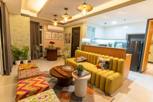 Premium 1BR suite Modern Filipino at BGC w balcony, Manila