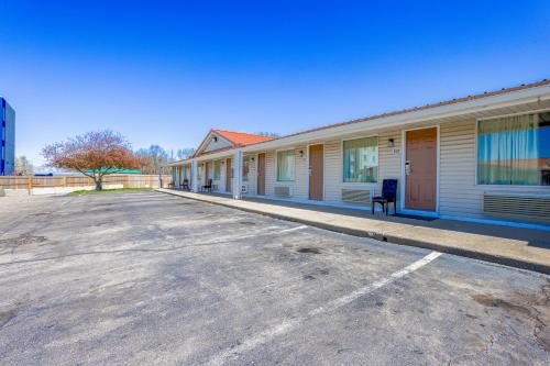 Cozy Garden Inn By OYO Hwy 40 Richmond in Richmond, USA